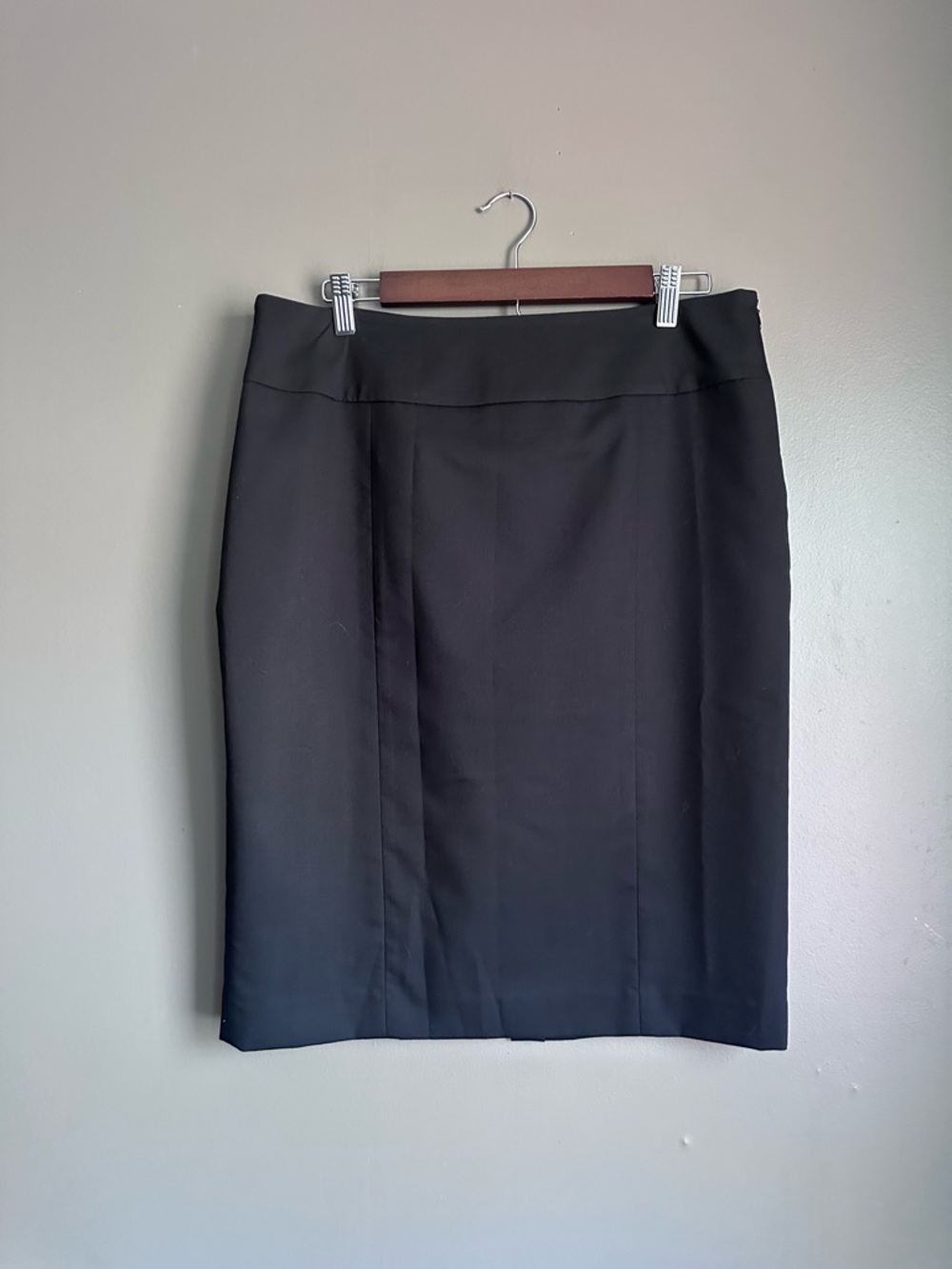 Jones New York Classic Black Pencil Skirt – Women’s Size 12